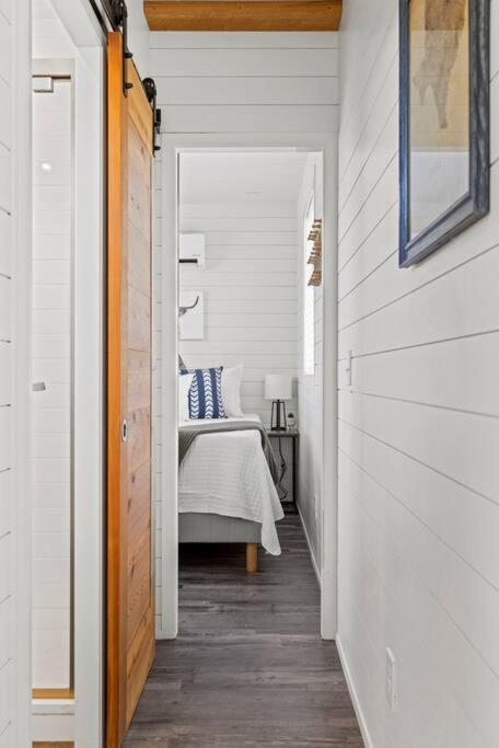New! The Texas Longhorn-Luxury Container Home フレデリックスバーグ エクステリア 写真