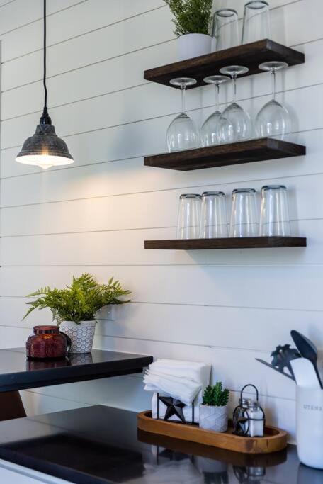 New! The Texas Longhorn-Luxury Container Home フレデリックスバーグ エクステリア 写真