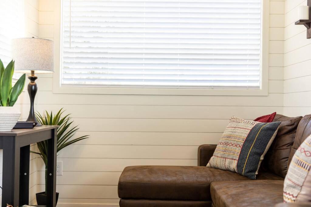 New! The Texas Longhorn-Luxury Container Home フレデリックスバーグ エクステリア 写真