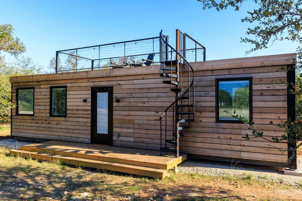 New! The Texas Longhorn-Luxury Container Home フレデリックスバーグ エクステリア 写真