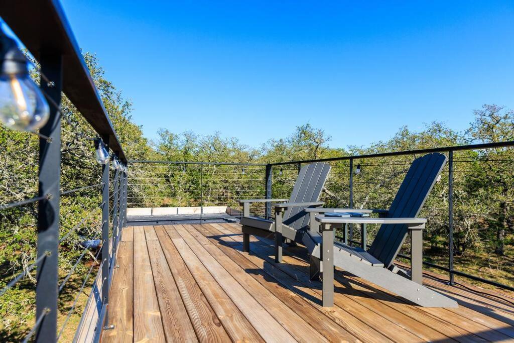 New! The Texas Longhorn-Luxury Container Home フレデリックスバーグ エクステリア 写真