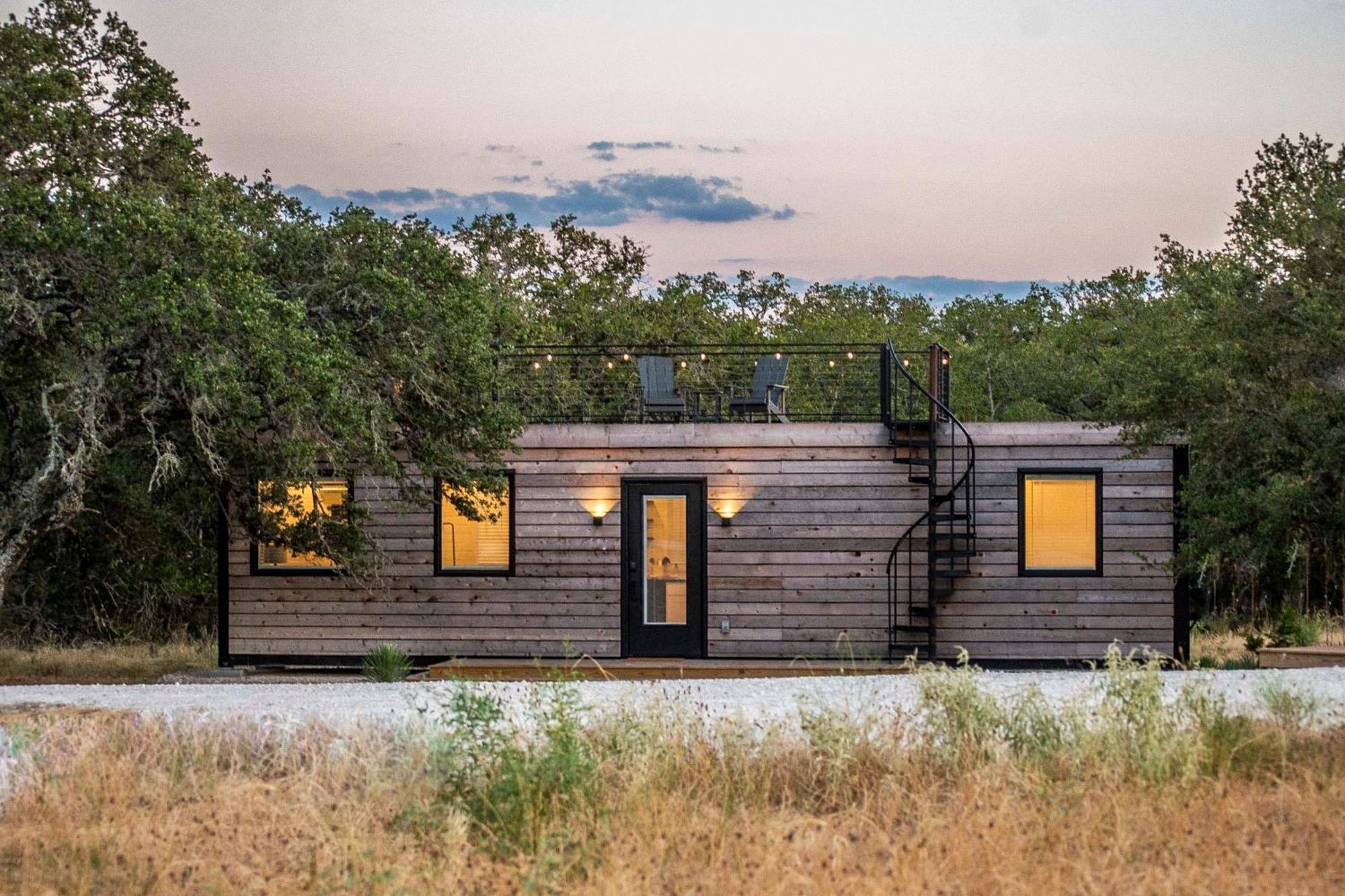 New! The Texas Longhorn-Luxury Container Home フレデリックスバーグ エクステリア 写真